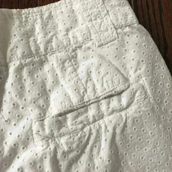 French Connection Women’s Size 4 White Eyelet Side-Button Shorts - Picture 11 of 11